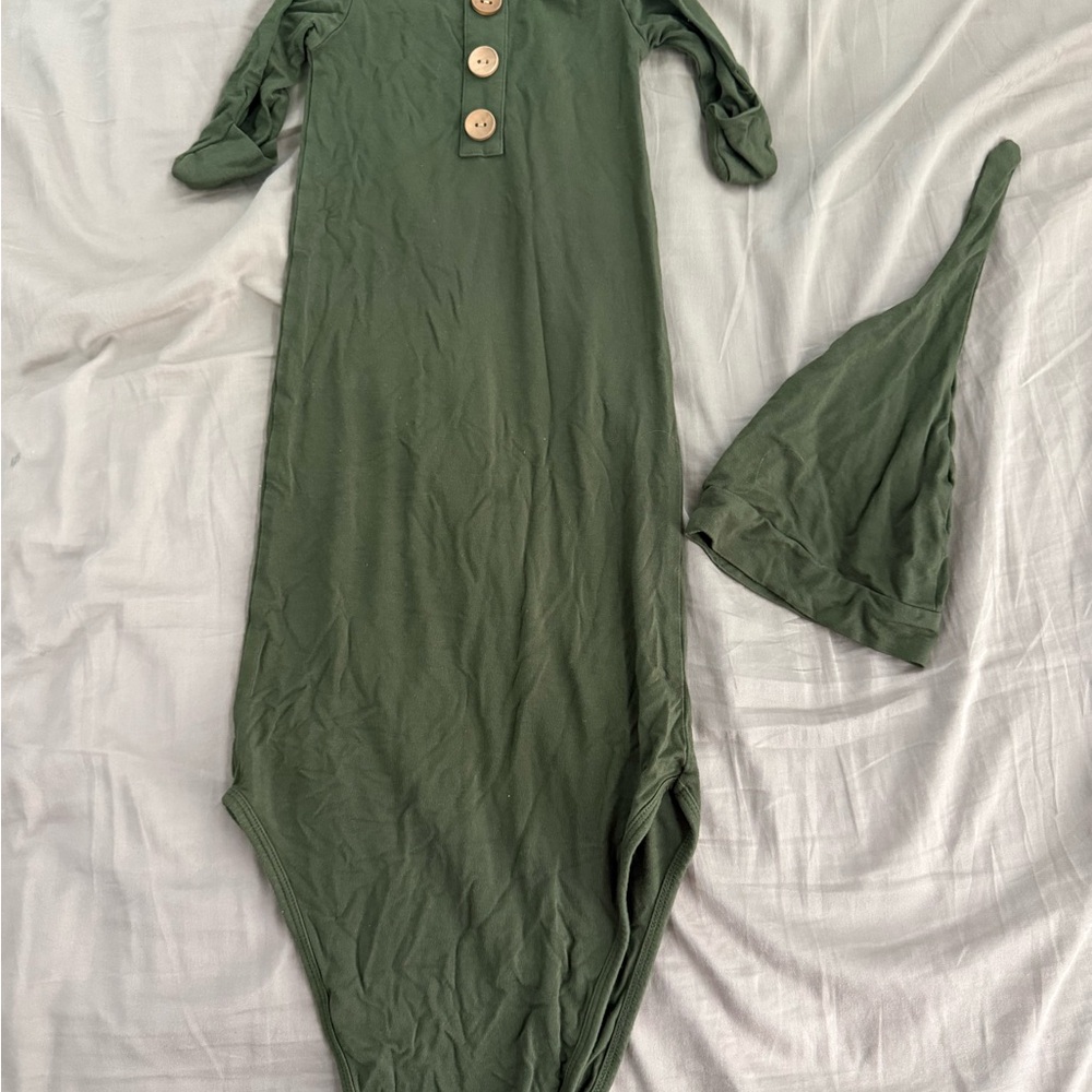 Caden Lane Olive Green Goen One-Piece with Hat Size 0-3 Month